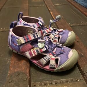 Keen youth size 10